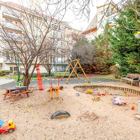 Tranquil With Free Parking And Garden Connection In The Downtown Apartmán *