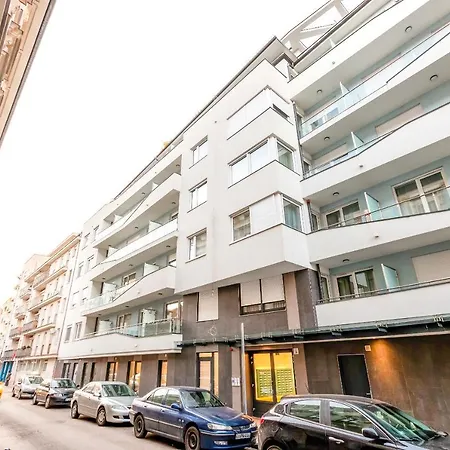 Apartmán Tranquil With Free Parking And Garden Connection In The Downtown *