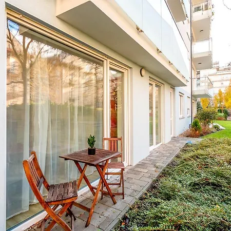 Tranquil With Free Parking And Garden Connection In The Downtown Apartment *