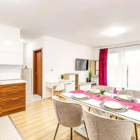 Apartment Tranquil With Free Parking And Garden Connection In The Downtown