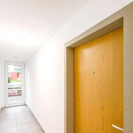 Apartament Tranquil With Free Parking And Garden Connection In The Downtown *