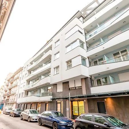 Apartment Tranquil With Free Parking And Garden Connection In The Downtown *