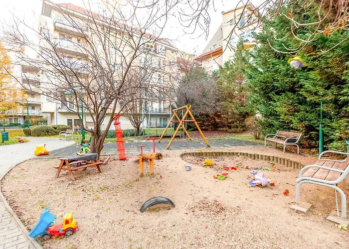Tranquil With Free Parking And Garden Connection In The Downtown 아파트 *