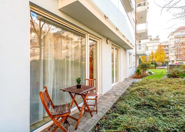 Tranquil With Free Parking And Garden Connection In The Downtown 아파트 *