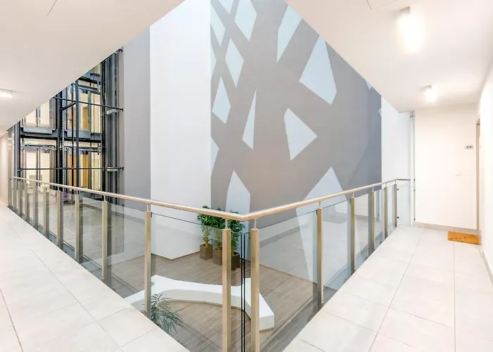 Tranquil With Free Parking And Garden Connection In The Downtown