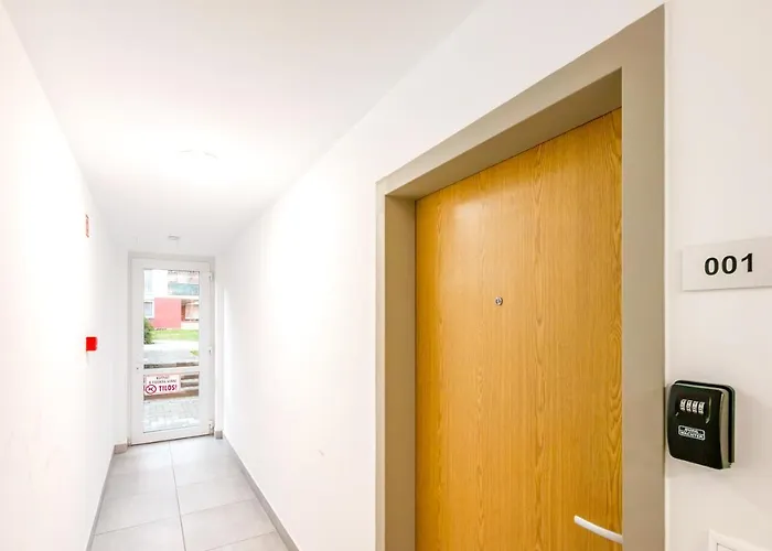 아파트 Tranquil With Free Parking And Garden Connection In The Downtown *